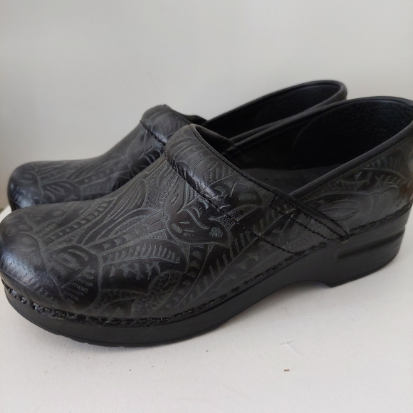 Dansko Tooled Leather Black Clogs Size 39 - Picture 6 of 10